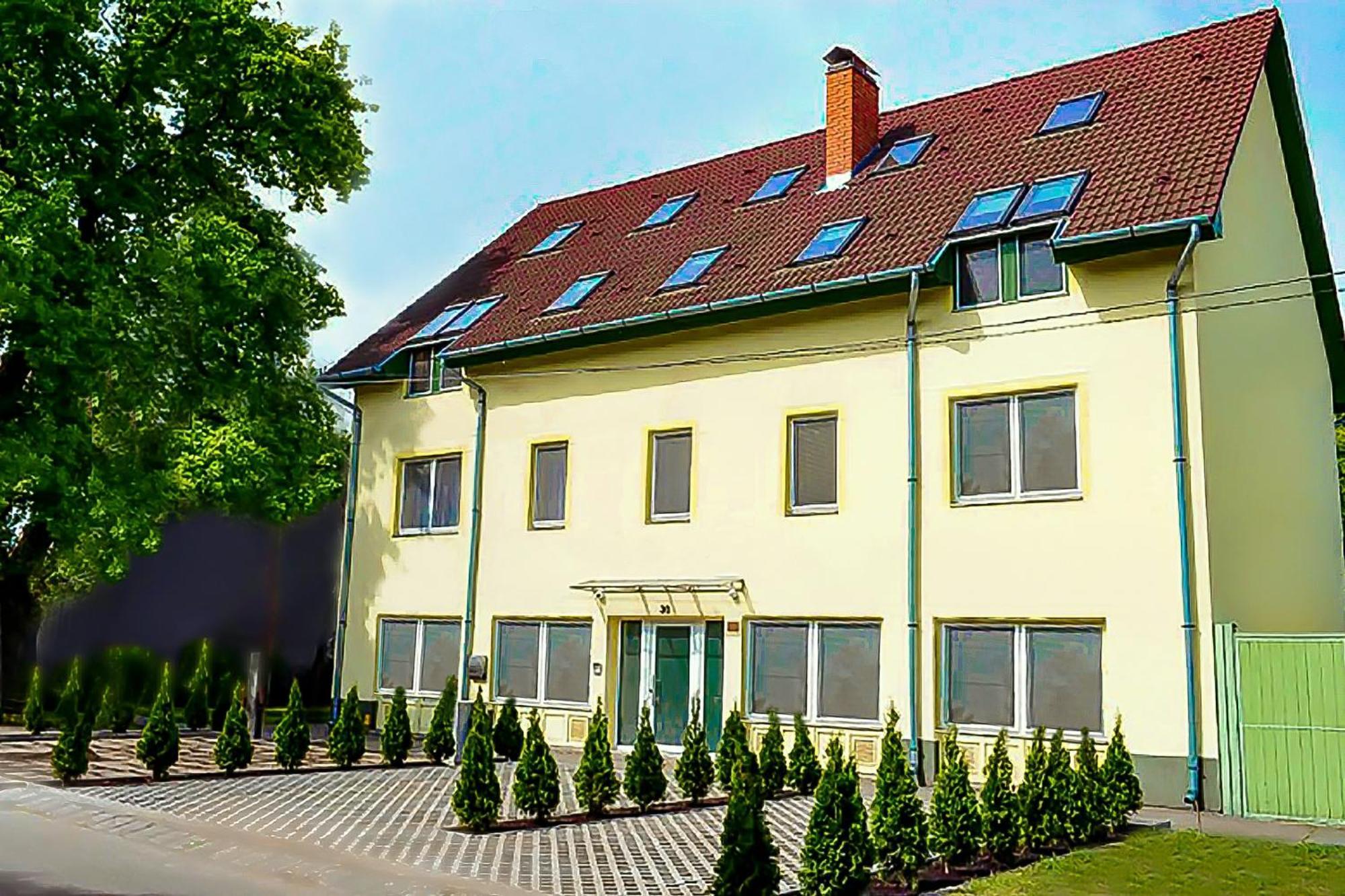 Nexus Vendégház Szeged Esterno foto